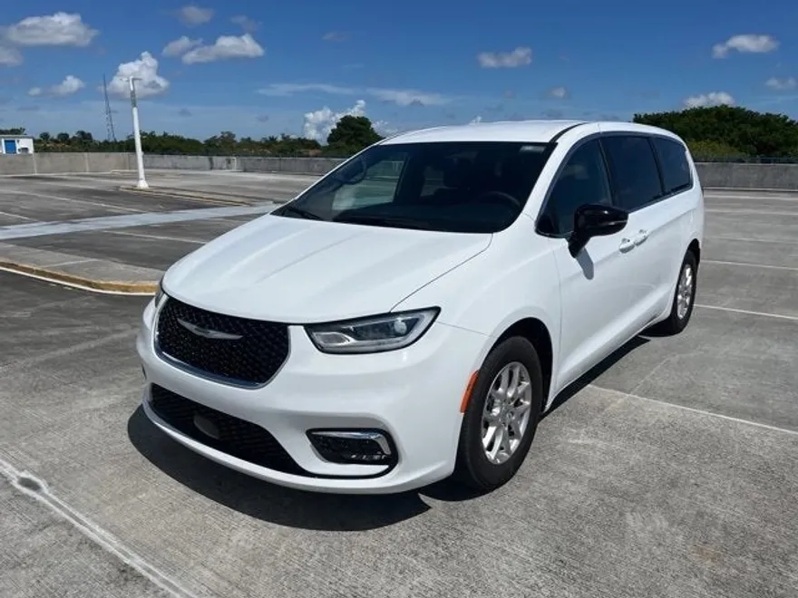2024 Chrysler Pacifica Touring photo 1