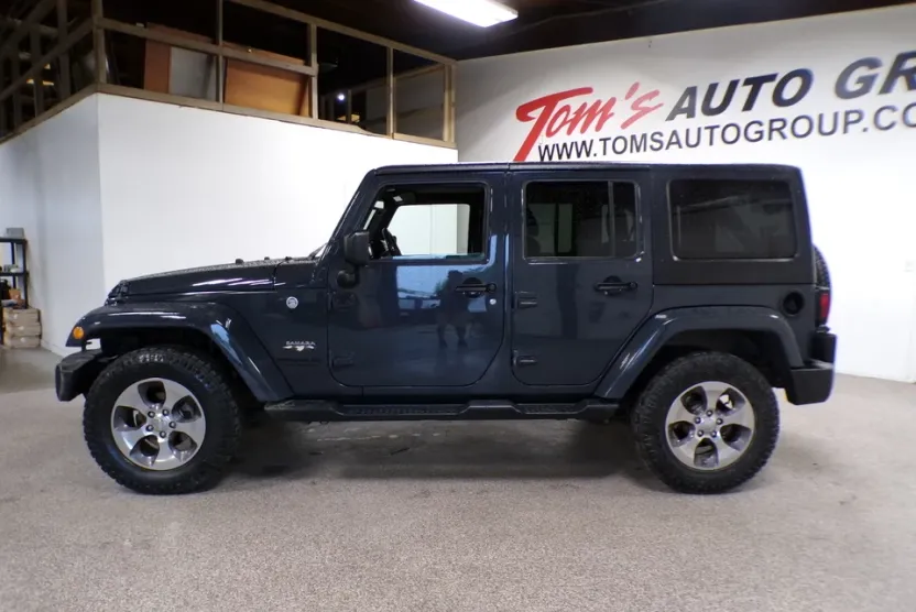 2016 Jeep Wrangler Sahara photo 1