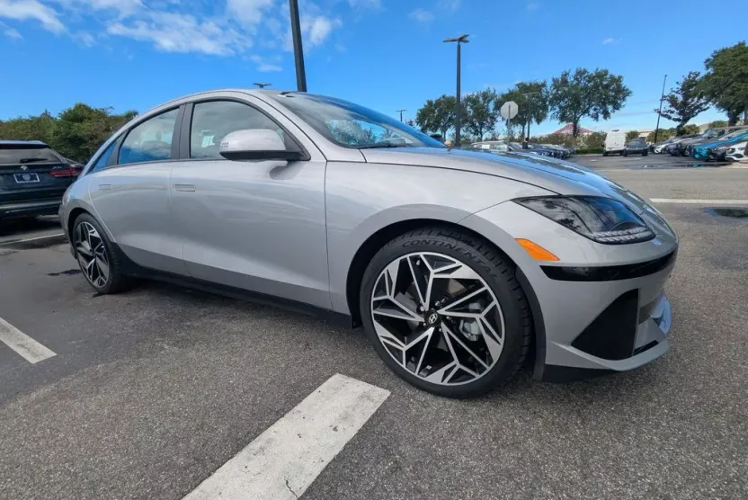 2023 Hyundai Ioniq 6 SEL photo 1