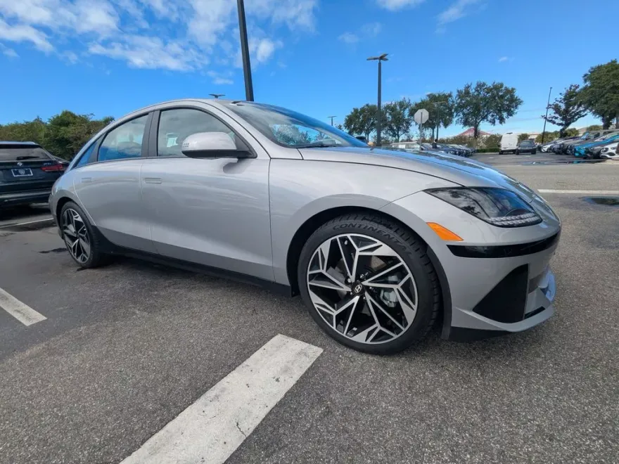 2023 Hyundai Ioniq 6 SEL photo 1