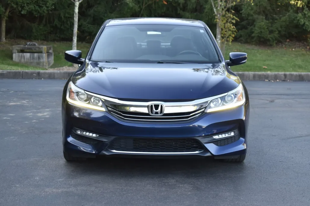 2017 Honda Accord Sport photo 1