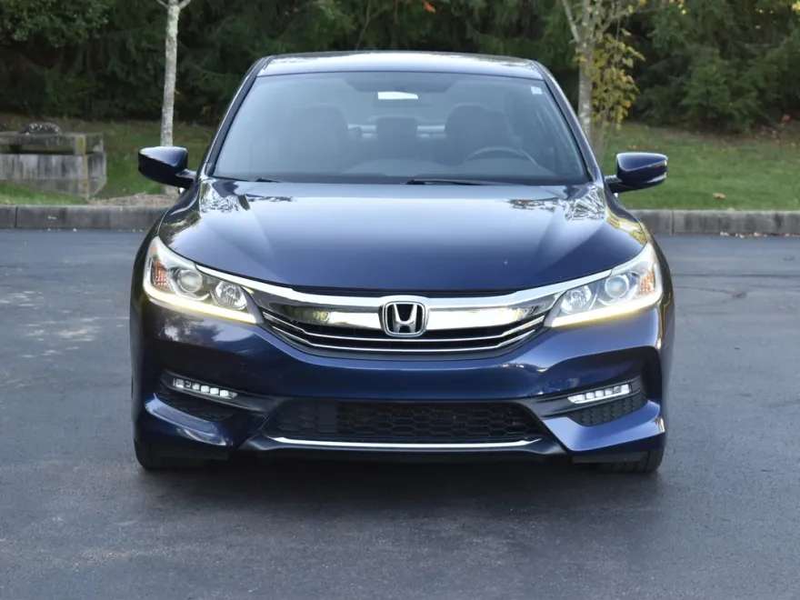 2017 Honda Accord Sport photo 1
