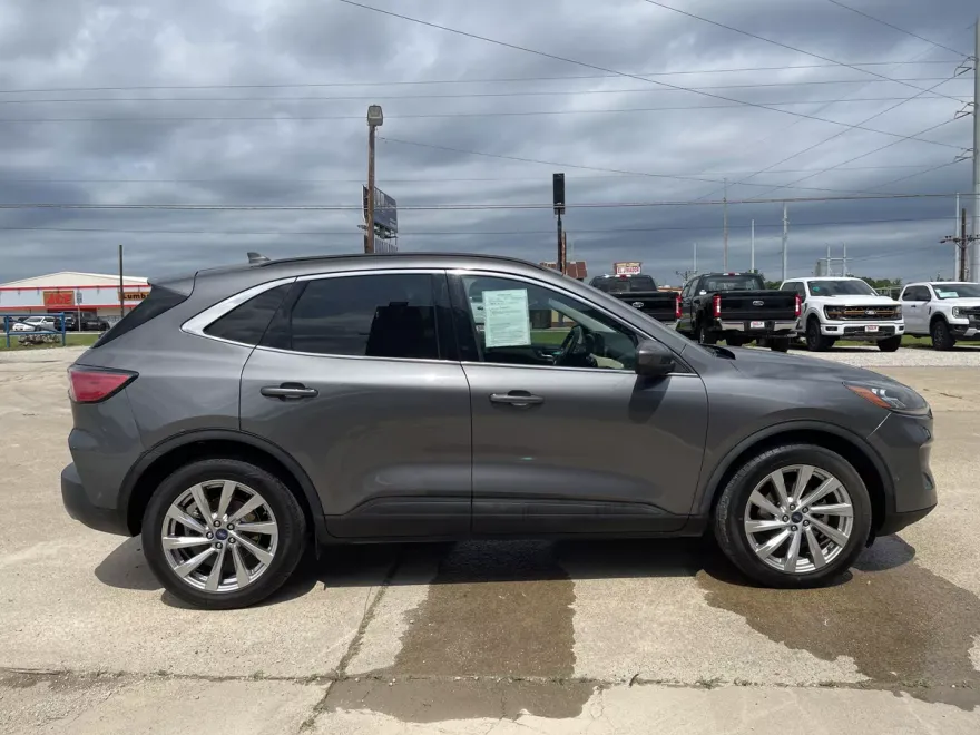 2021 Ford Escape Titanium photo 1