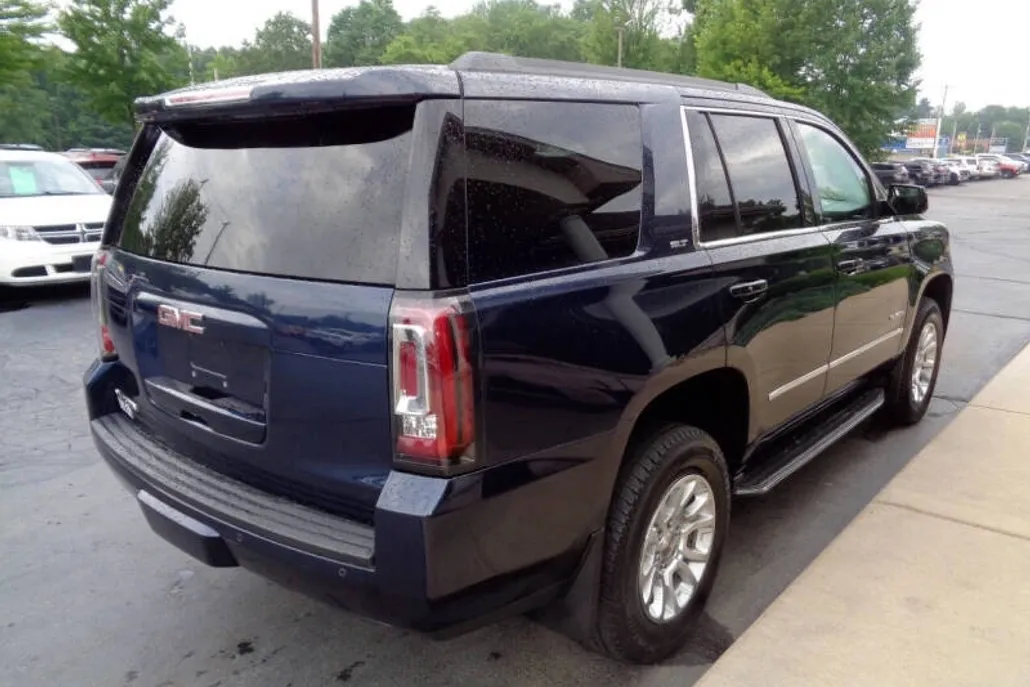 2017 Gmc Yukon SLT photo 1