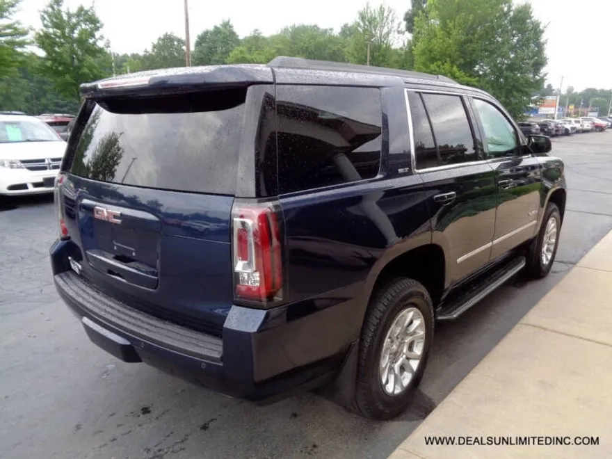 2017 Gmc Yukon SLT photo 1
