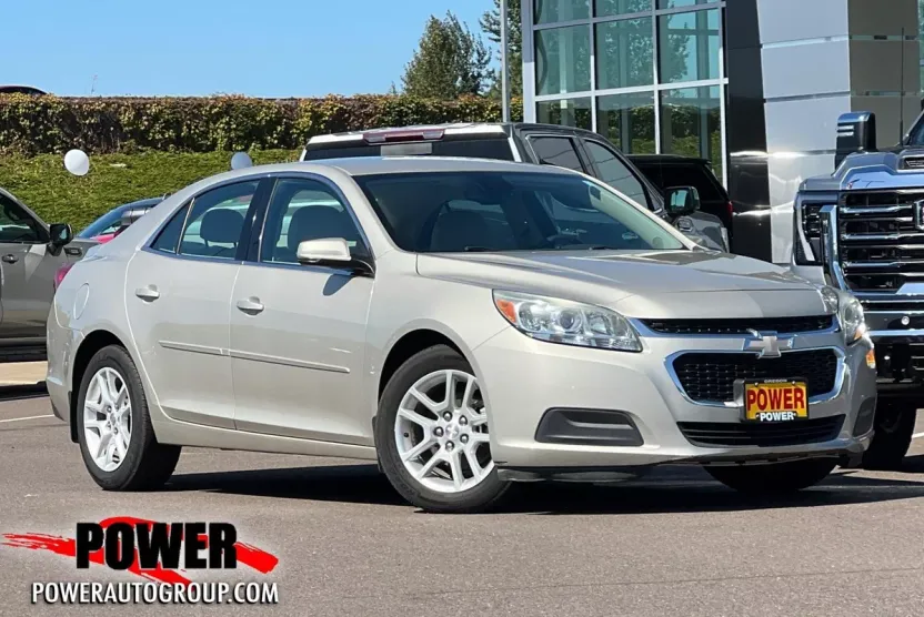 2015 Chevrolet Malibu 1LT photo 1
