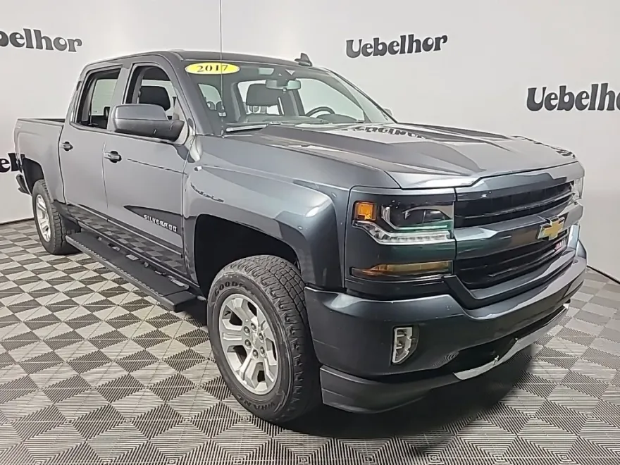 2017 Chevrolet Silverado 1500 LT photo 1
