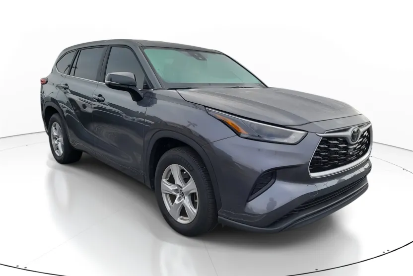 2023 Toyota Highlander L photo 1