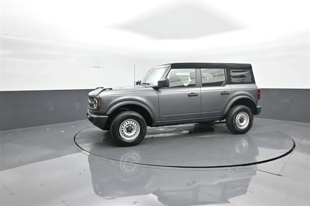2025 Ford Bronco Base photo 1