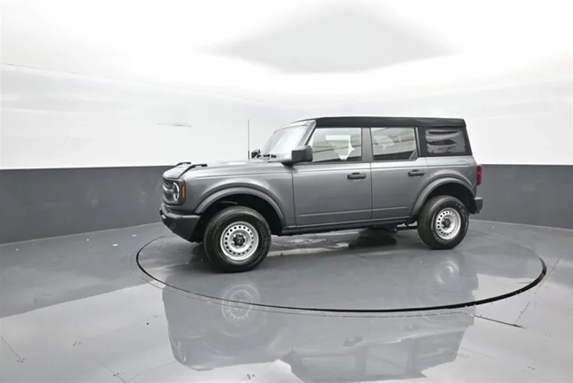 2025 Ford Bronco Base photo 1