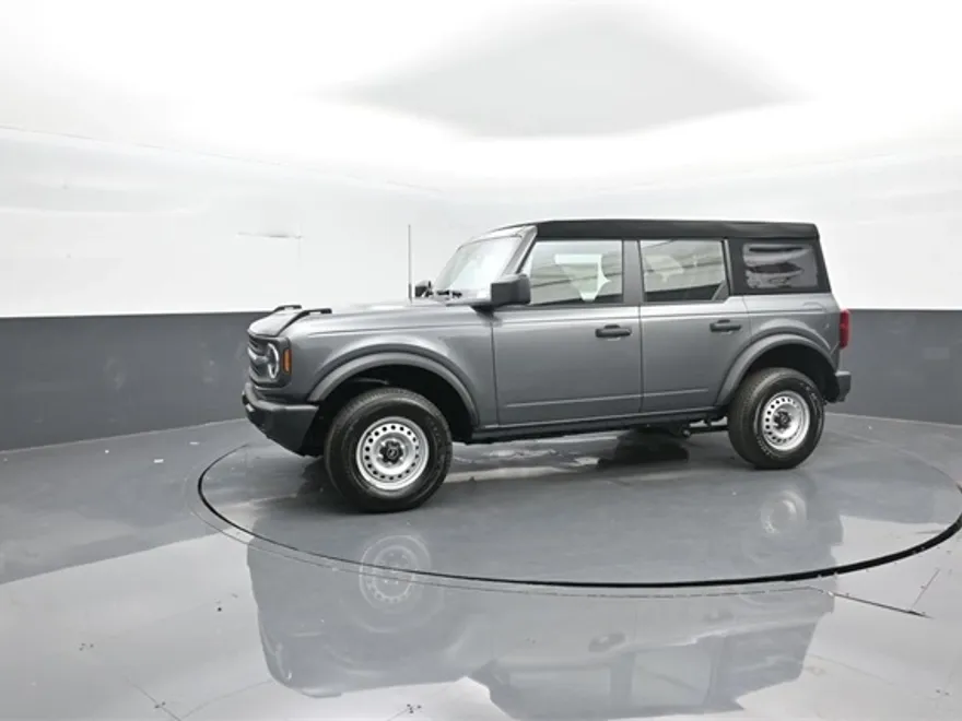 2025 Ford Bronco Base photo 1