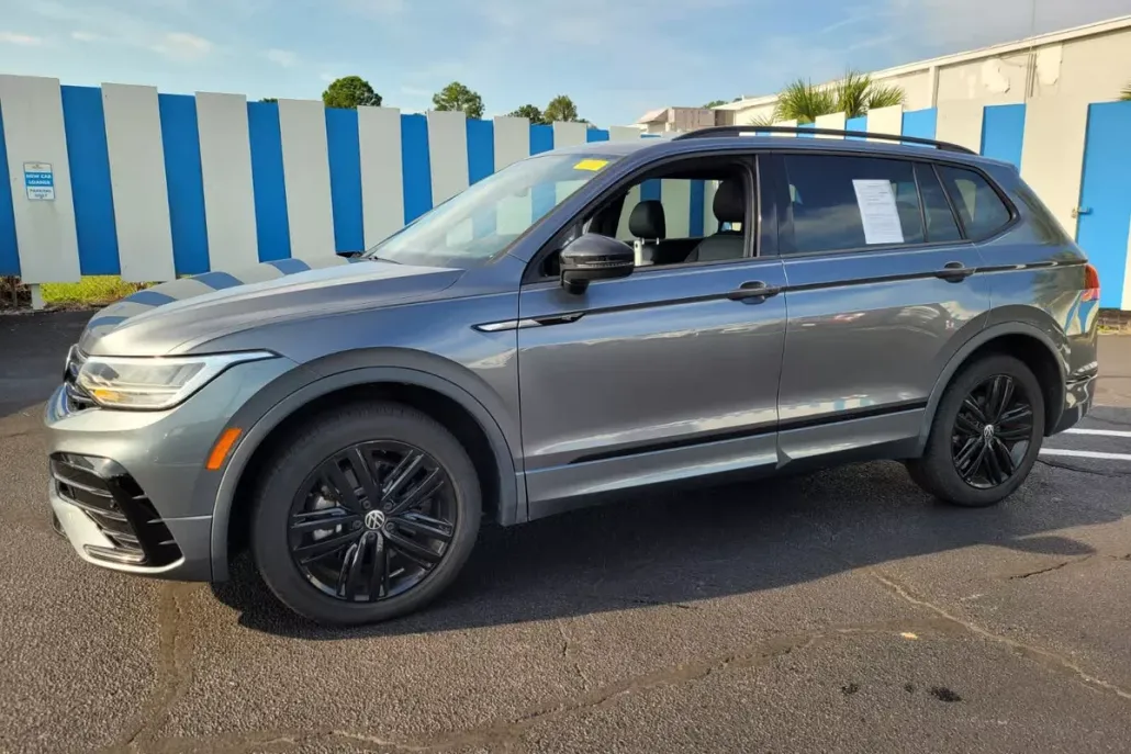 2022 Volkswagen Tiguan SE R-Line Black photo 1