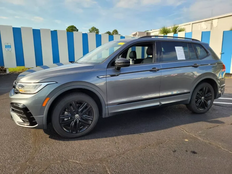 2022 Volkswagen Tiguan SE R-Line Black photo 1