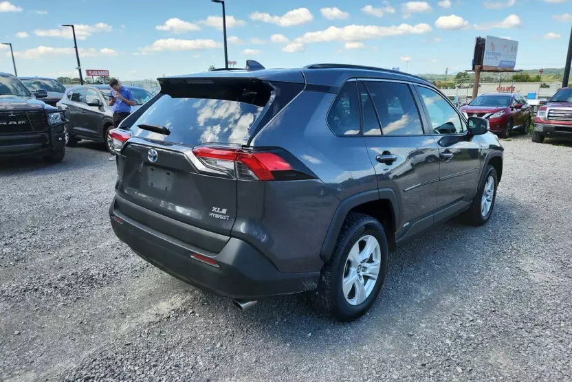 2020 Toyota RAV4 Hybrid XLE photo 1