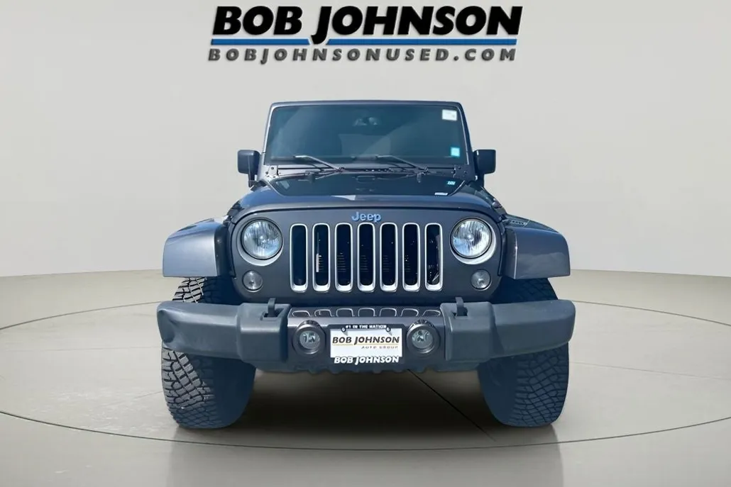 2017 Jeep Wrangler Unlimited Sahara photo 1