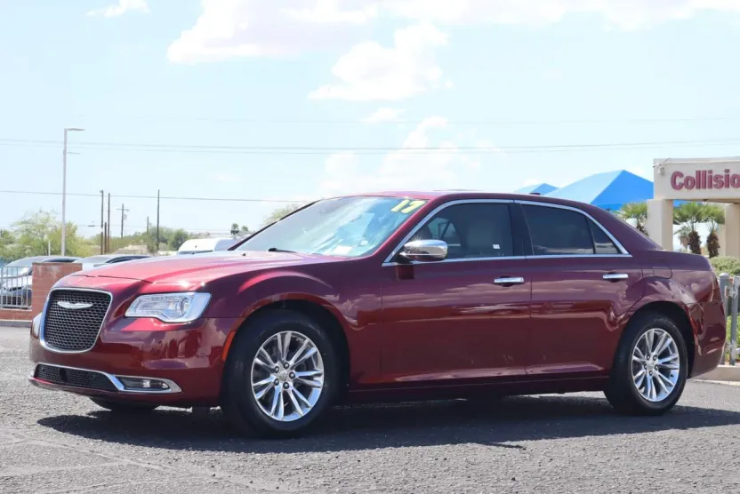 2017 Chrysler 300 C photo 1