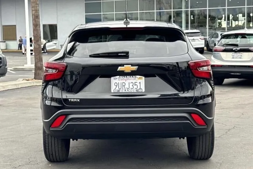 2024 Chevrolet Trax LS photo 1