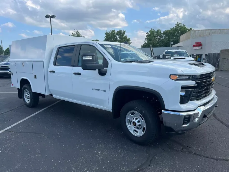 2024 Chevrolet Silverado 2500HD photo 1