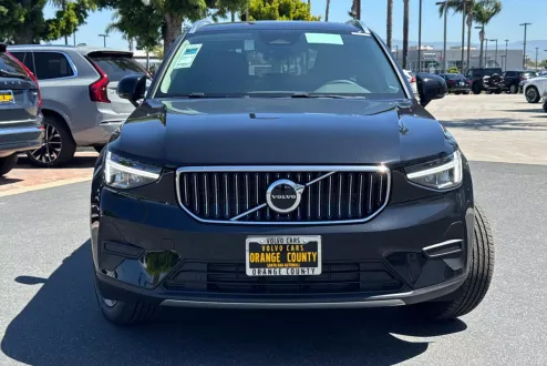 2025 Volvo XC40 Core photo 2