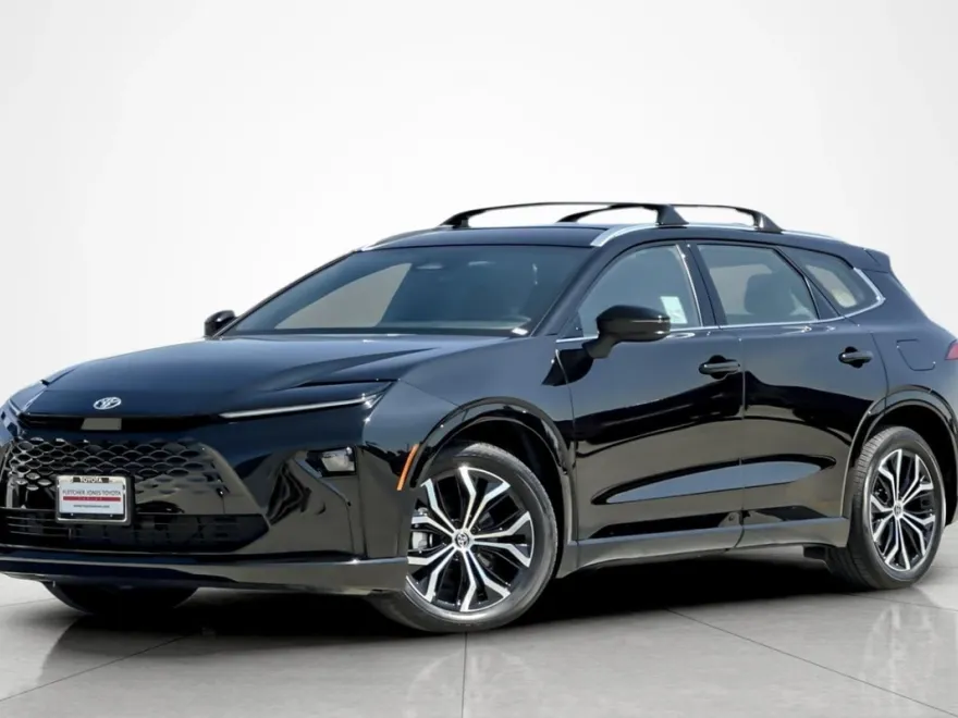 2025 Toyota Crown Signia XLE photo 1