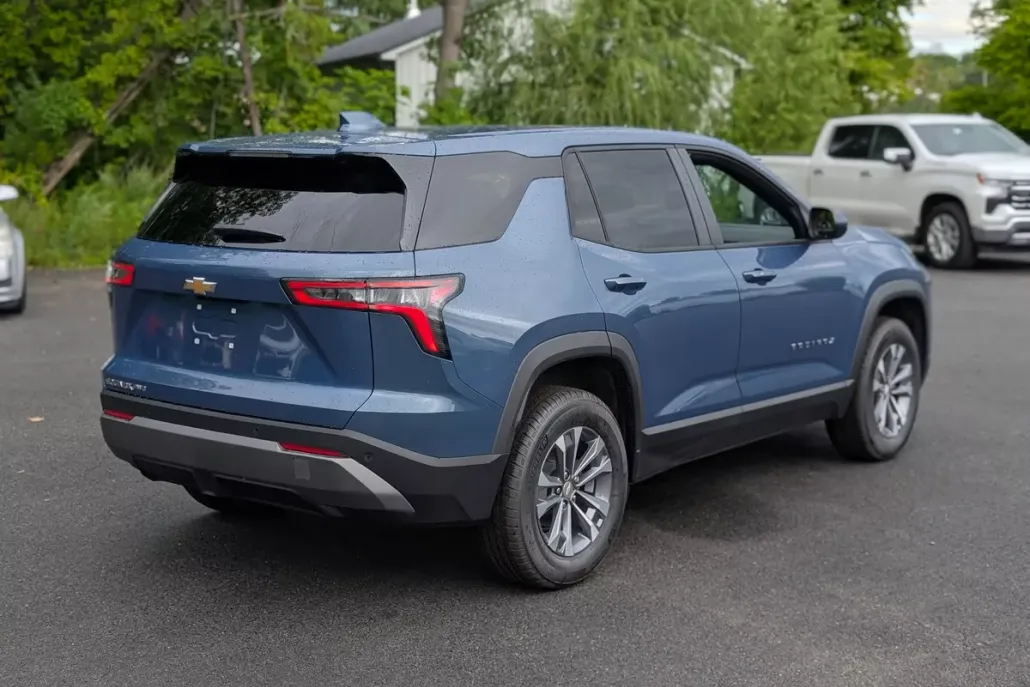 2026 Chevrolet Equinox LT photo 1