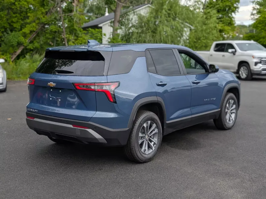 2026 Chevrolet Equinox LT photo 1
