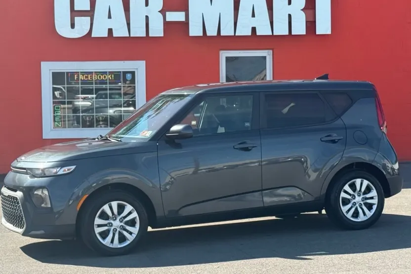 2021 Kia Soul LX photo 1
