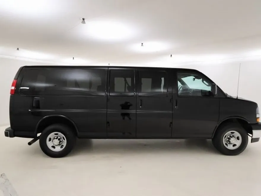 2021 Chevrolet Express Passenger 3500 photo 1