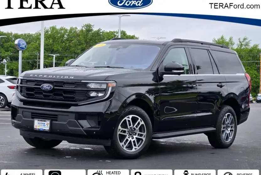 2025 Ford Expedition photo 1