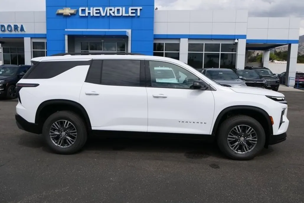 2026 Chevrolet Traverse photo 1