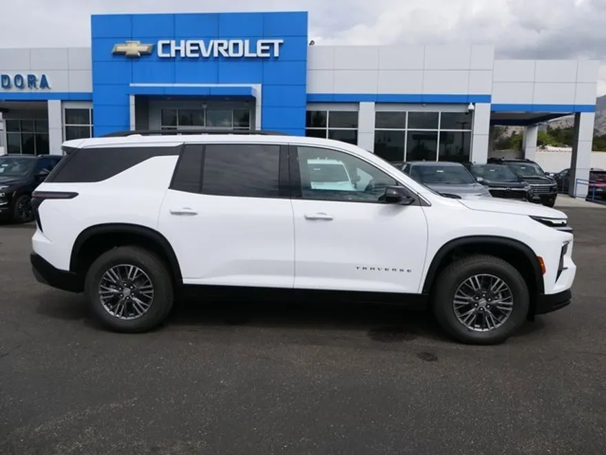 2026 Chevrolet Traverse photo 1