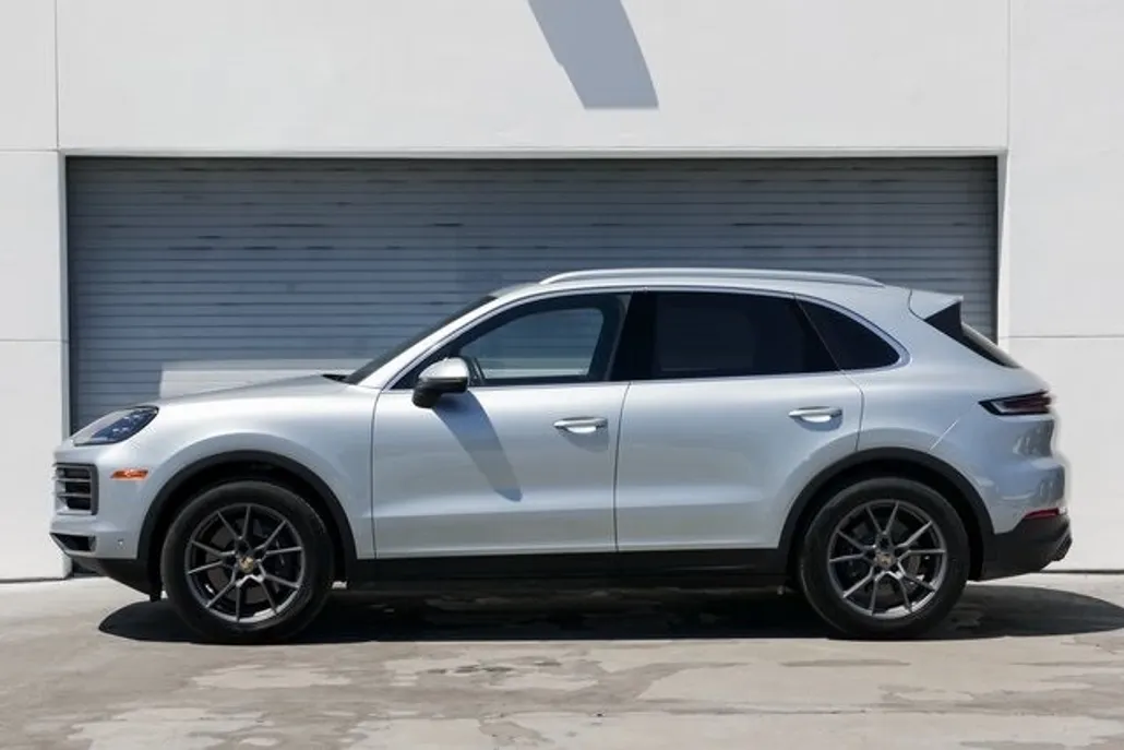 2024 Porsche Cayenne photo 1
