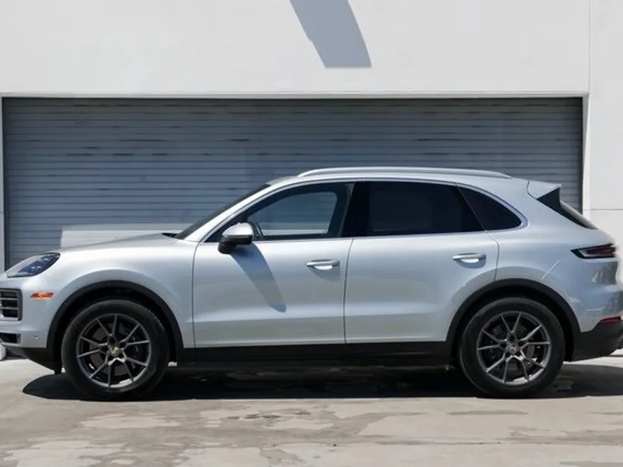 2024 Porsche Cayenne photo 1