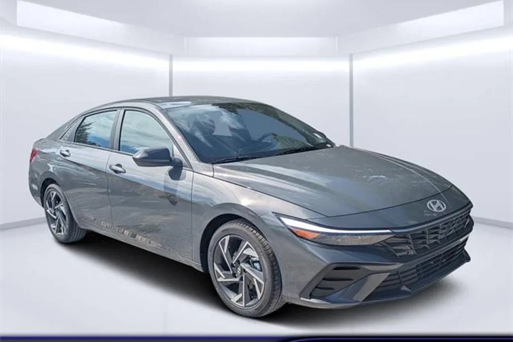 2025 Hyundai Elantra SEL Sport photo 1