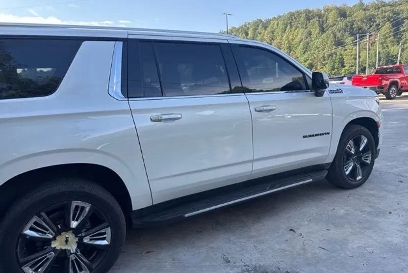 2021 Chevrolet Suburban High Country photo 1