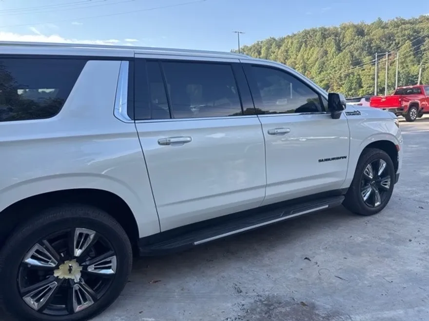 2021 Chevrolet Suburban High Country photo 1