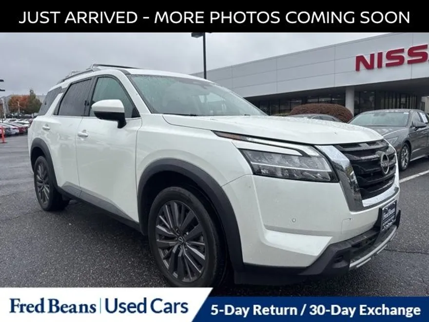 2023 Nissan Pathfinder SL photo 1