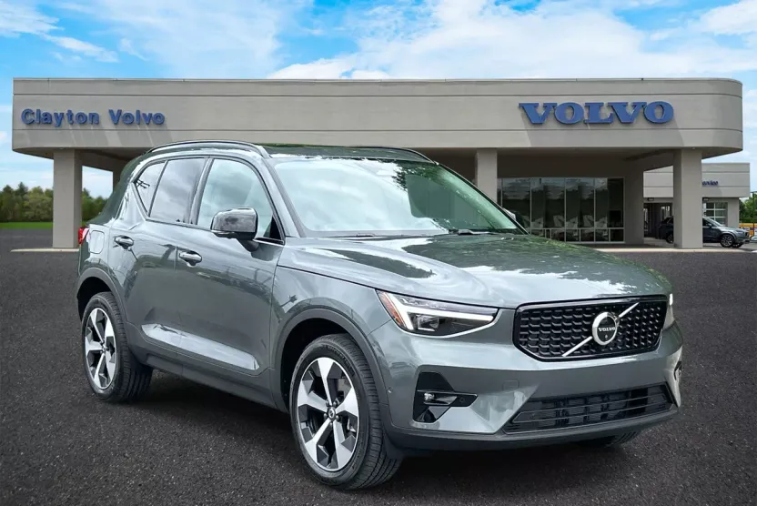 2026 Volvo XC40 Plus AWD photo 1
