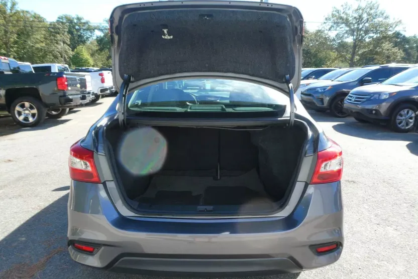 2019 Nissan Sentra SV photo 1
