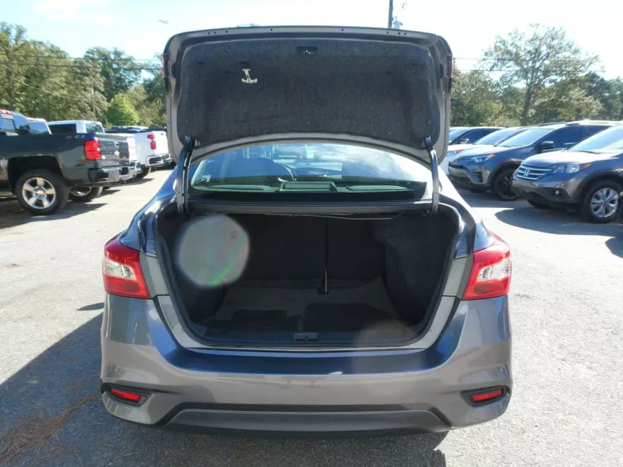 2019 Nissan Sentra SV photo 1