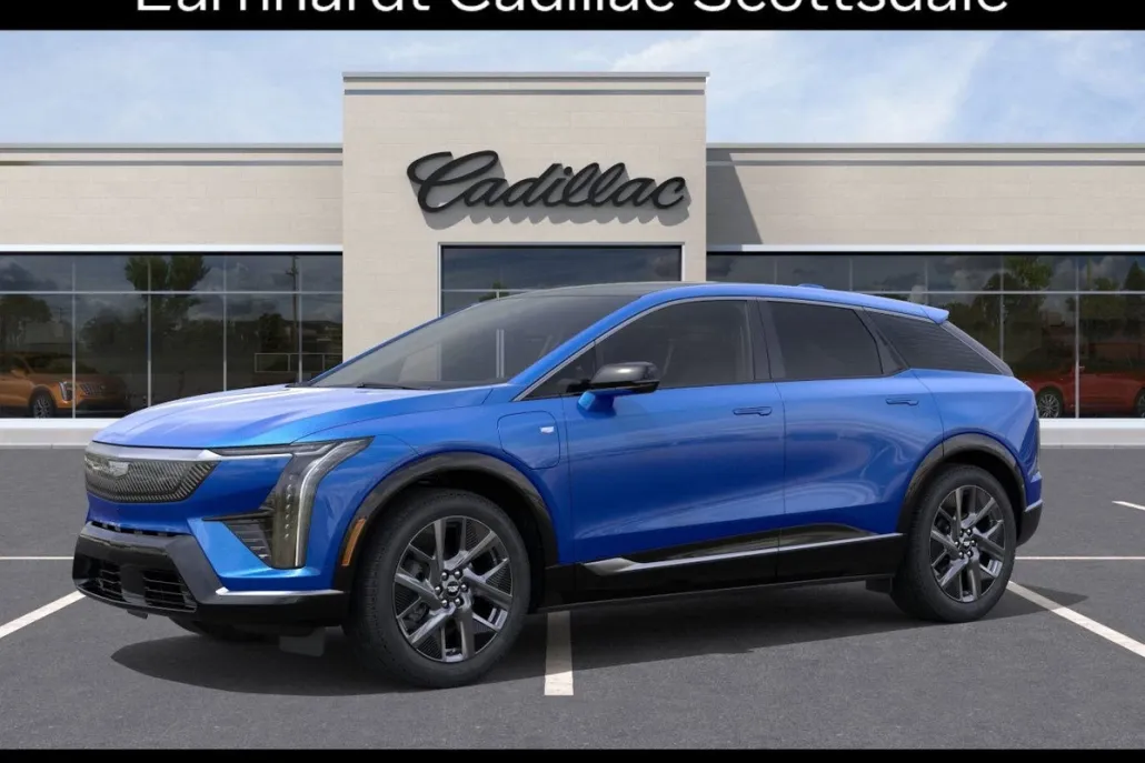 2025 Cadillac Optiq Luxury photo 1