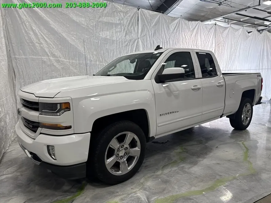 2017 Chevrolet Silverado LT photo 1
