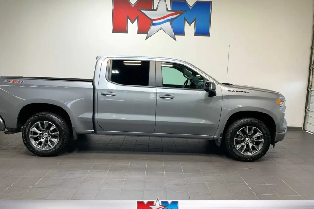 2024 Chevrolet Silverado 1500 RST photo 1