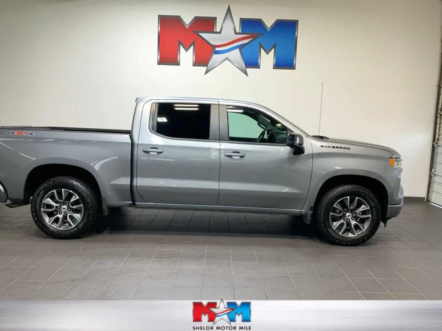 2024 Chevrolet Silverado 1500 RST photo 1