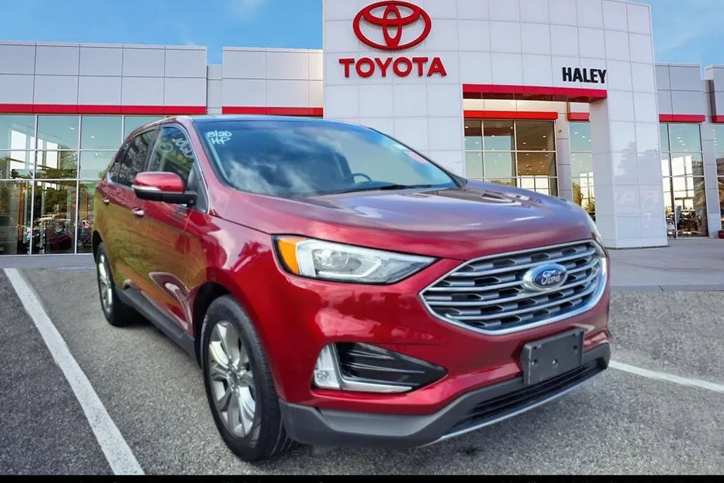2019 Ford Edge Titanium photo 1