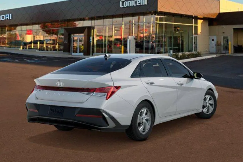 2025 Hyundai Elantra SE photo 1