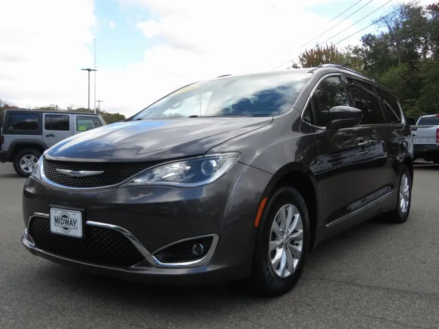 2018 Chrysler Pacifica Touring L photo 1