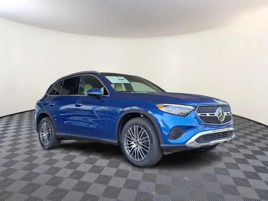 2025 Mercedes Benz GLC 300 4MATIC photo 1