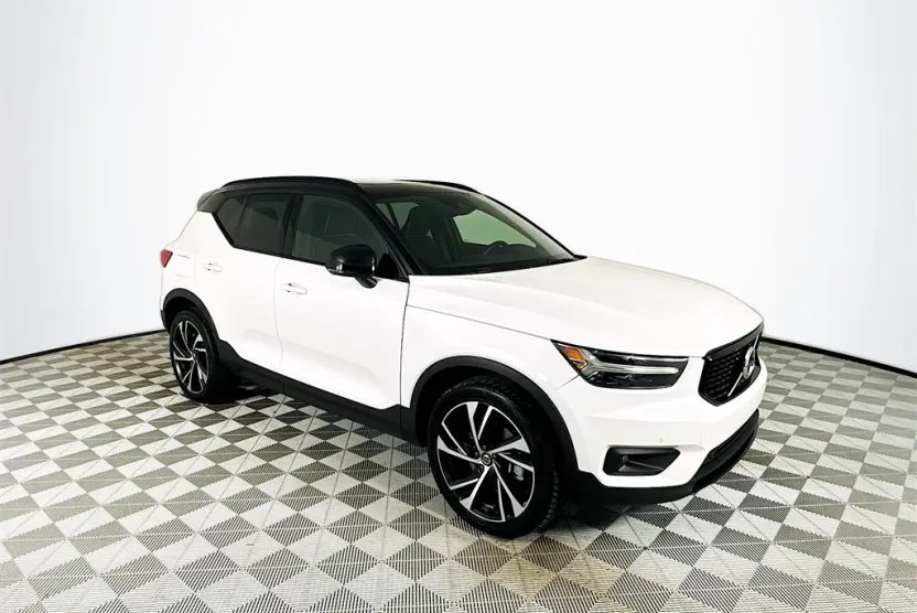 2021 Volvo XC40 R-Design photo 1