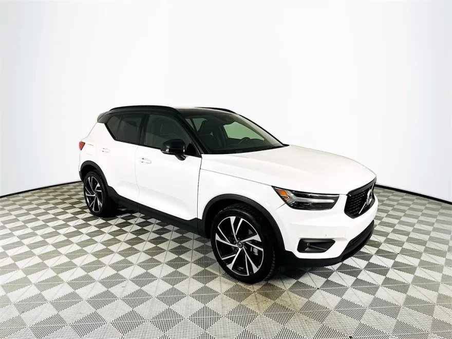 2021 Volvo XC40 R-Design photo 1